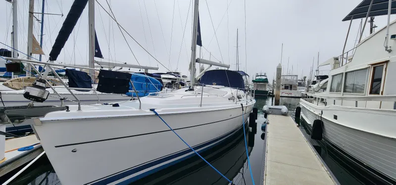 2005 Hunter 44