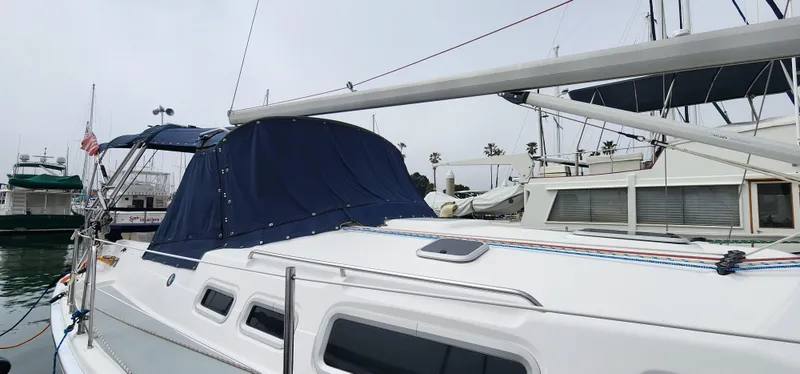 2005 Hunter 44