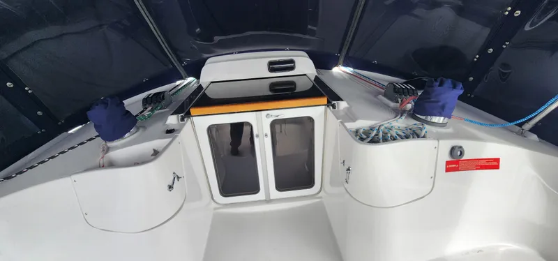 2005 Hunter 44