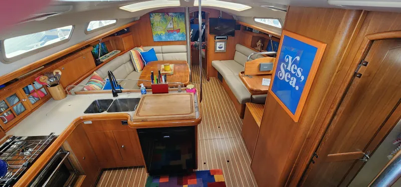 2005 Hunter 44