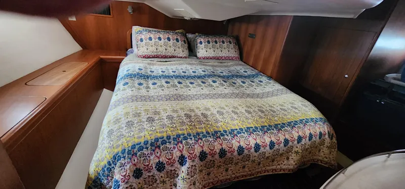 2005 Hunter 44