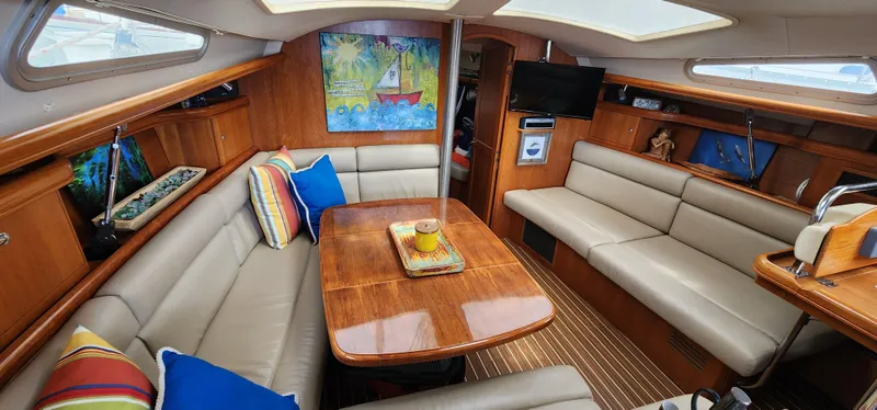 2005 Hunter 44