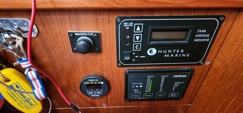 2005 Hunter 44