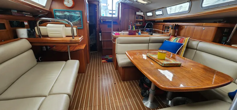 2005 Hunter 44