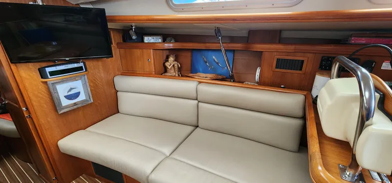 2005 Hunter 44