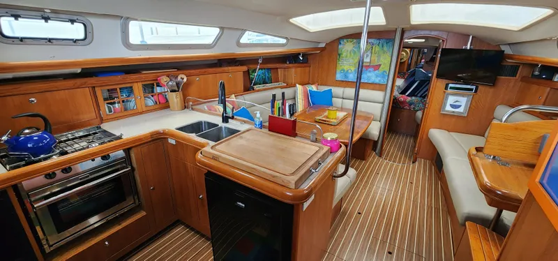 2005 Hunter 44