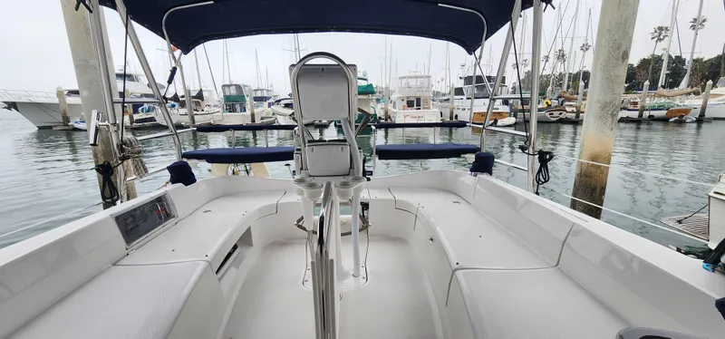 2005 Hunter 44