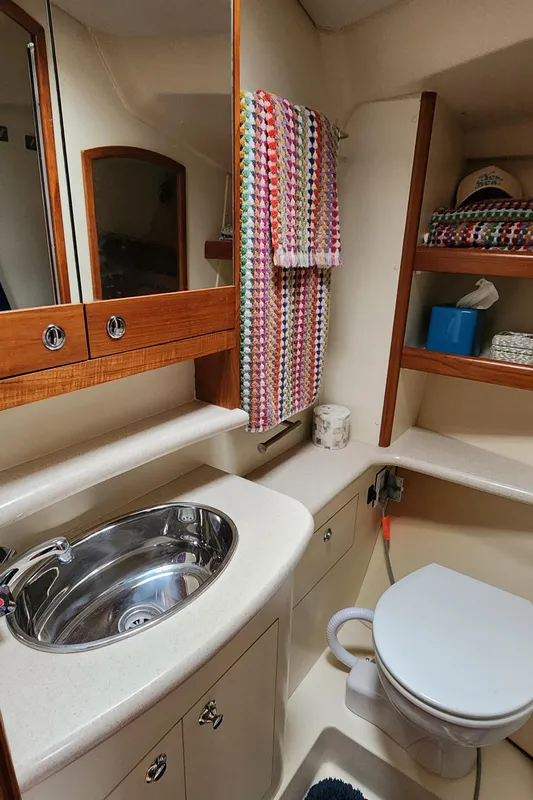 2005 Hunter 44