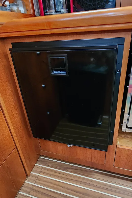 2005 Hunter 44