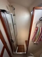 2005 Hunter 44