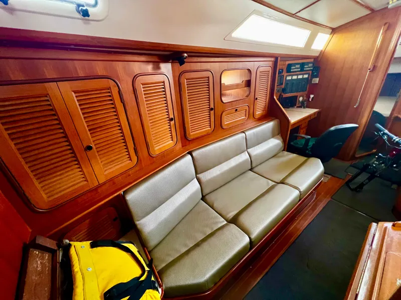 1987 Norseman 400 yacht interior with wooden paneling and cushioned seating.