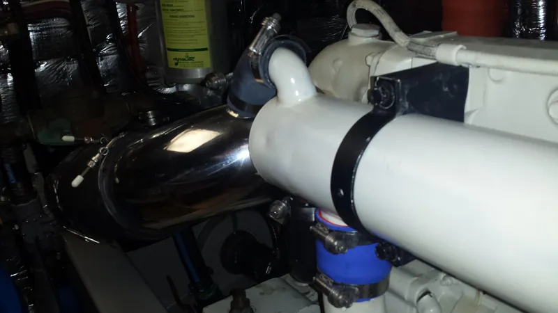 1996 Mediterranean 38 Convertible Sportfisher
