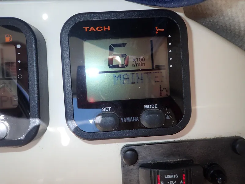 2007 Parker 2320 Sport Cabin