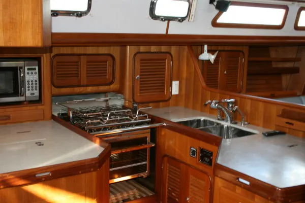 2002 Passport 470 Aft Cockpit