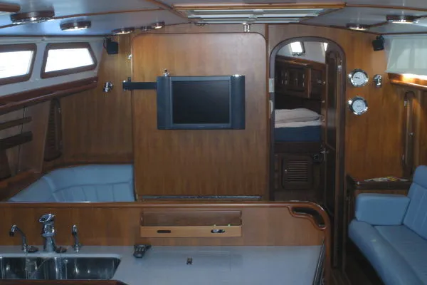 2002 Passport 470 Aft Cockpit