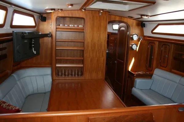 2002 Passport 470 Aft Cockpit