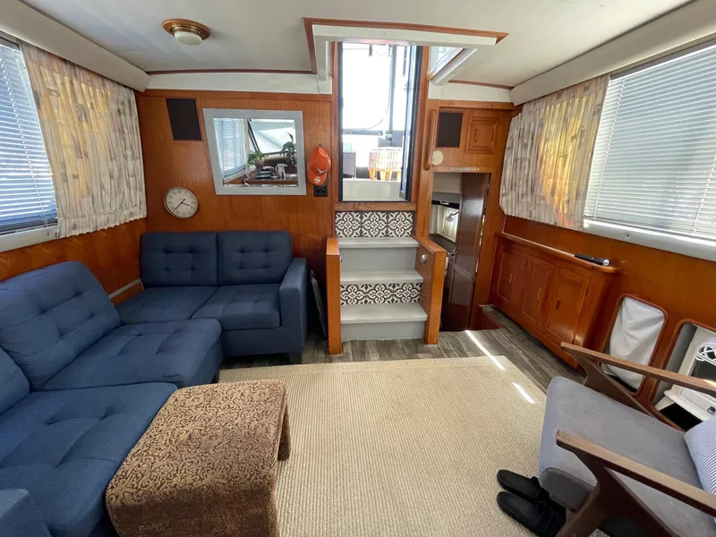 1988 Carver 38 Aft Cabin Motor Yacht
