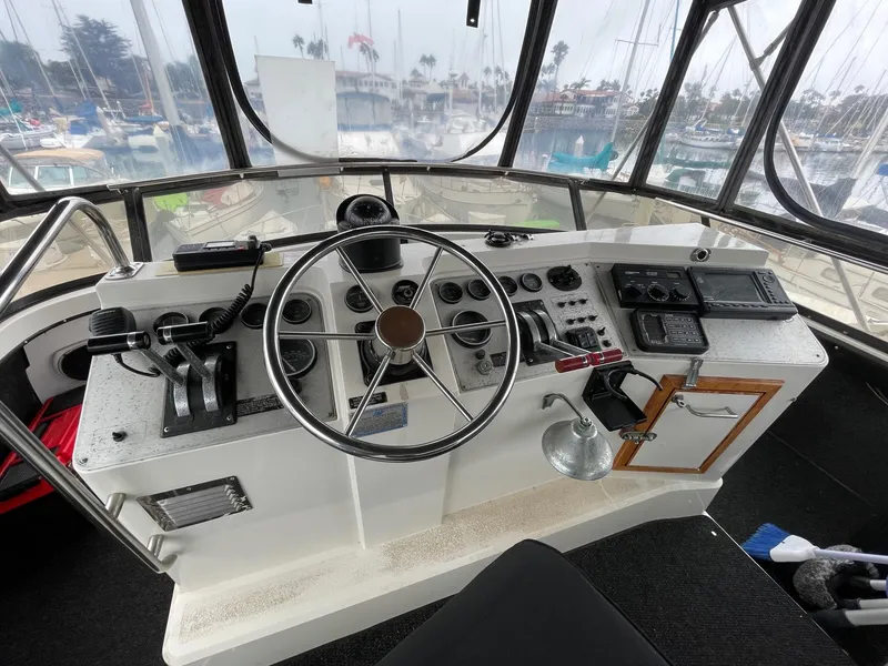 1988 Carver 38 Aft Cabin Motor Yacht