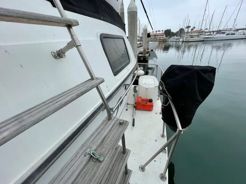 1988 Carver 38 Aft Cabin Motor Yacht