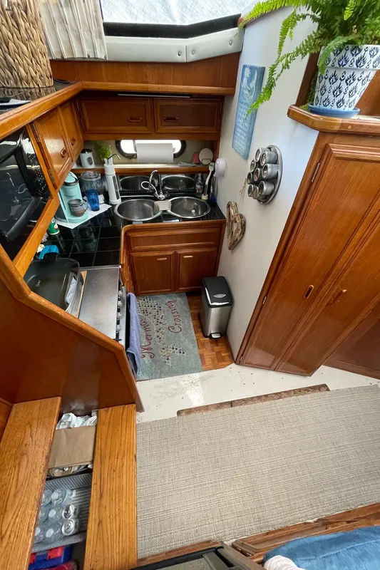 1988 Carver 38 Aft Cabin Motor Yacht