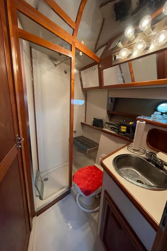1988 Carver 38 Aft Cabin Motor Yacht