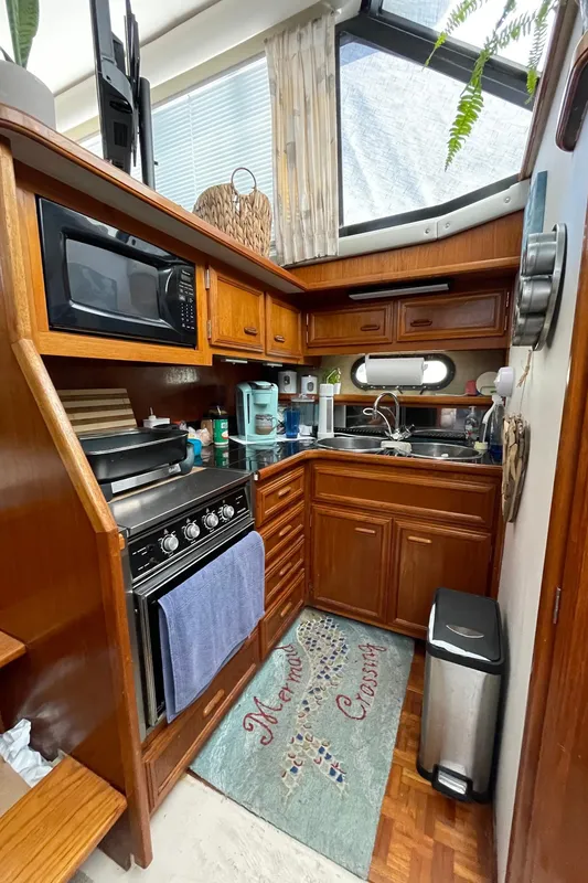 1988 Carver 38 Aft Cabin Motor Yacht
