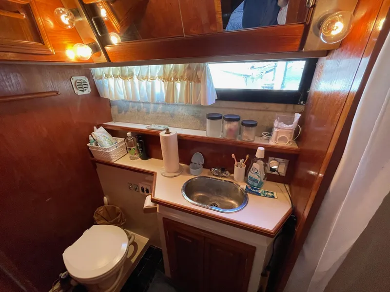 1988 Carver 38 Aft Cabin Motor Yacht