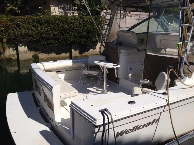 2001 Wellcraft 330 Coastal