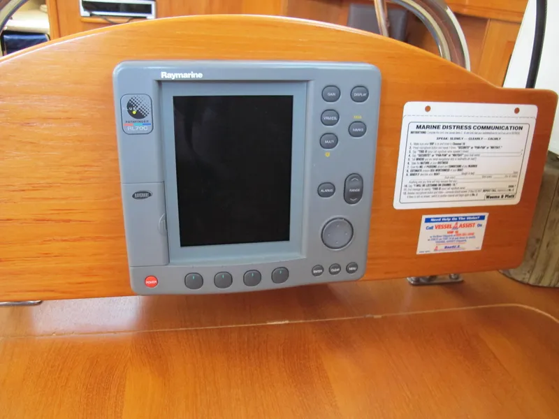 2004 Hunter 44 Deck Salon