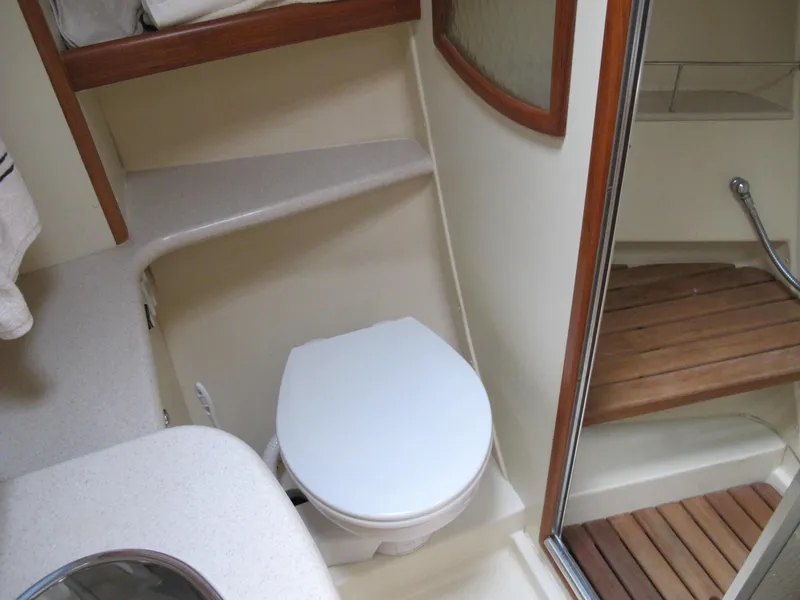 2004 Hunter 44 Deck Salon