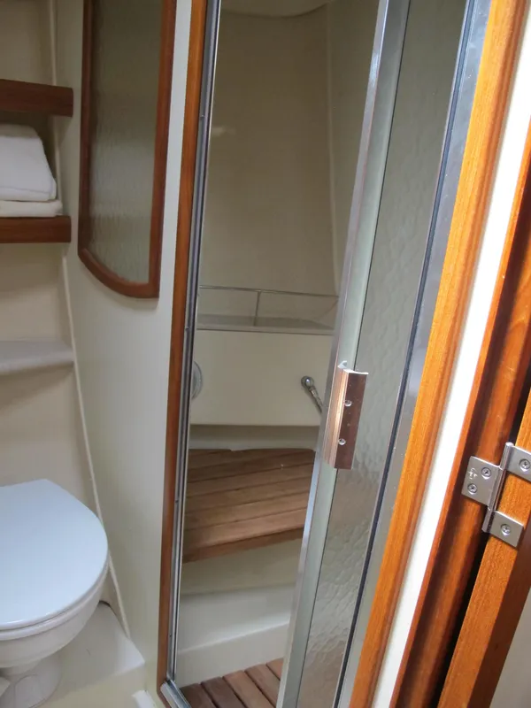 2004 Hunter 44 Deck Salon