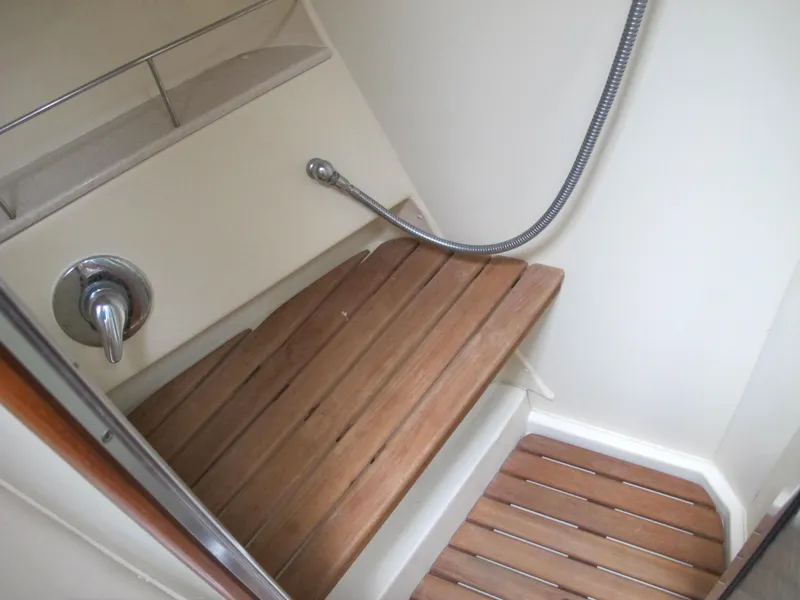 2004 Hunter 44 Deck Salon