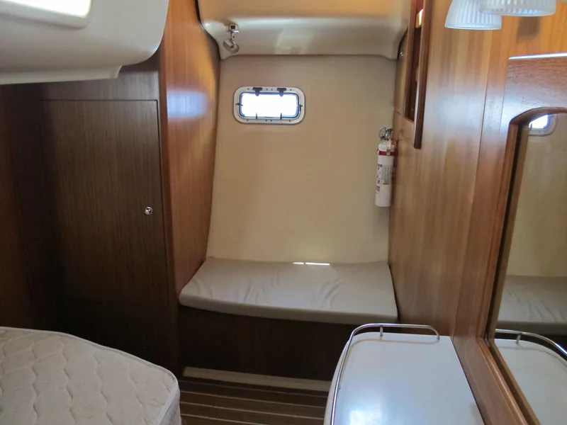 2004 Hunter 44 Deck Salon