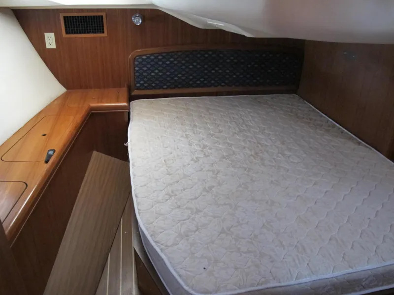 2004 Hunter 44 Deck Salon