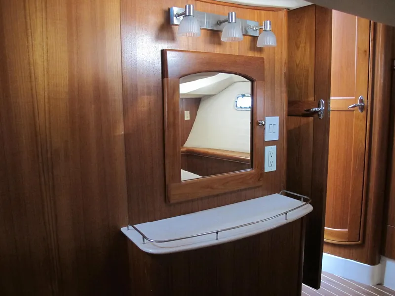 2004 Hunter 44 Deck Salon