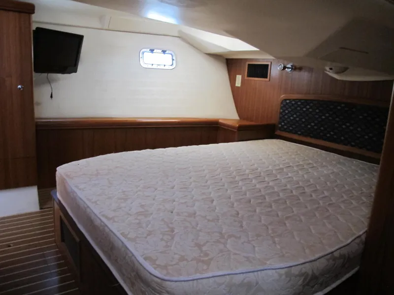 2004 Hunter 44 Deck Salon