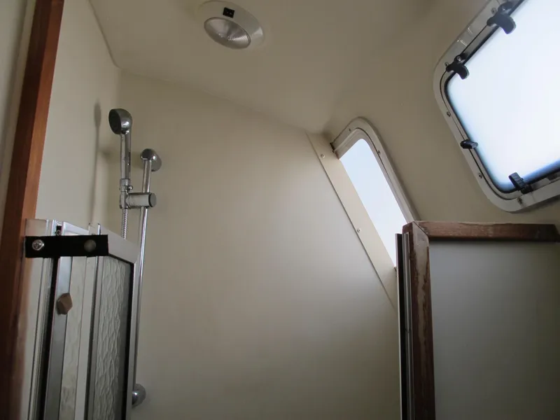 2004 Hunter 44 Deck Salon