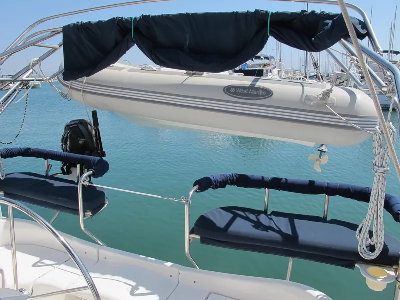 2004 Hunter 44 Deck Salon