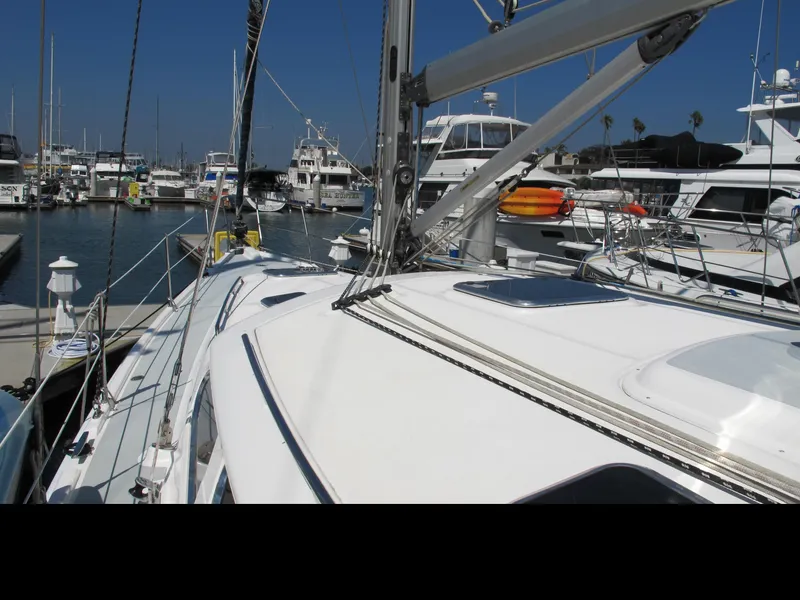 2004 Hunter 44 Deck Salon