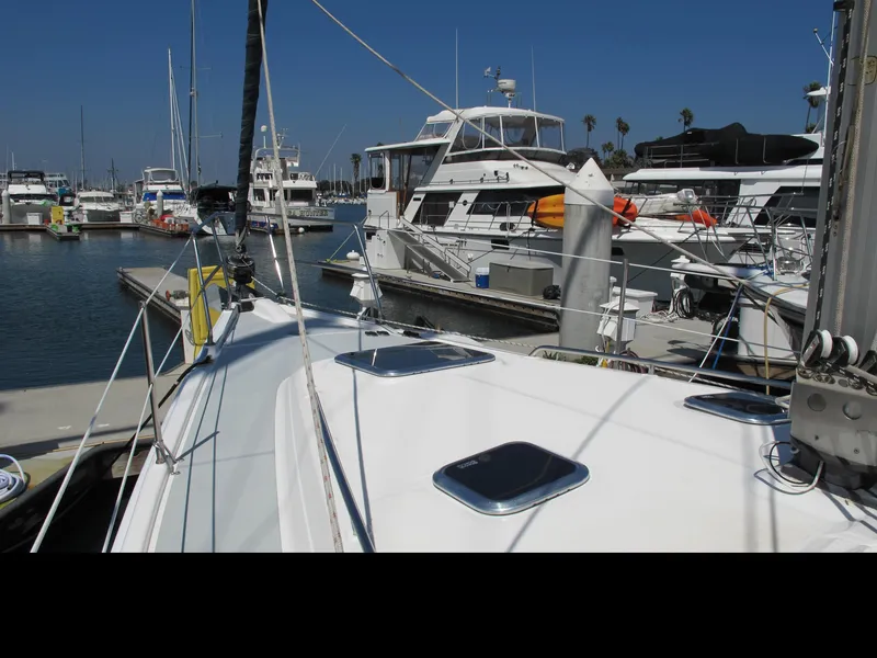 2004 Hunter 44 Deck Salon