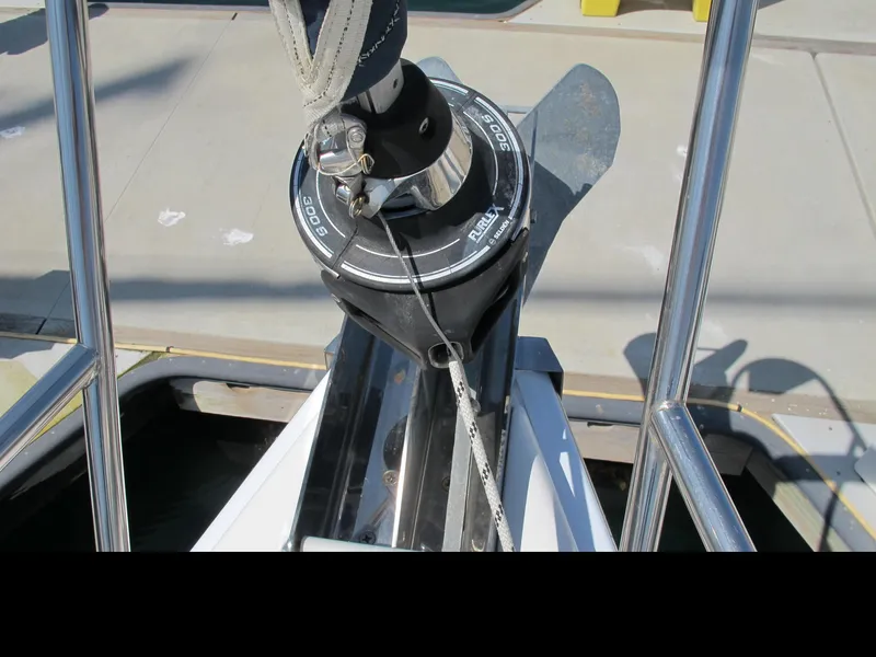 2004 Hunter 44 Deck Salon