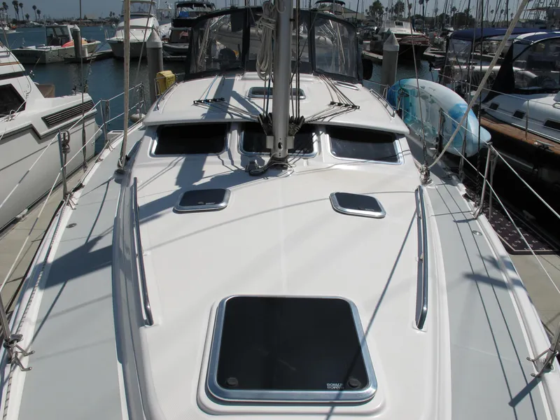 2004 Hunter 44 Deck Salon