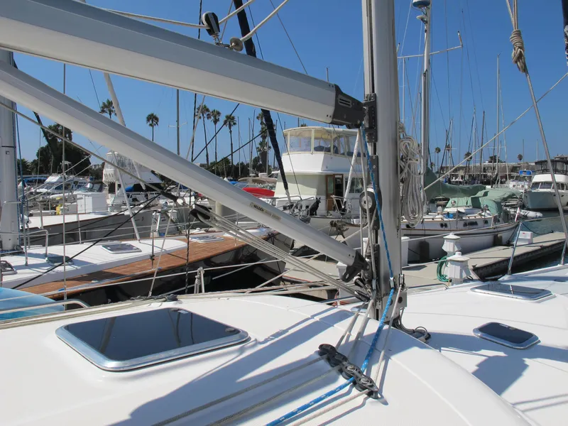 2004 Hunter 44 Deck Salon
