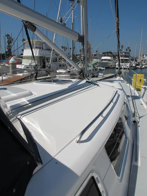 2004 Hunter 44 Deck Salon