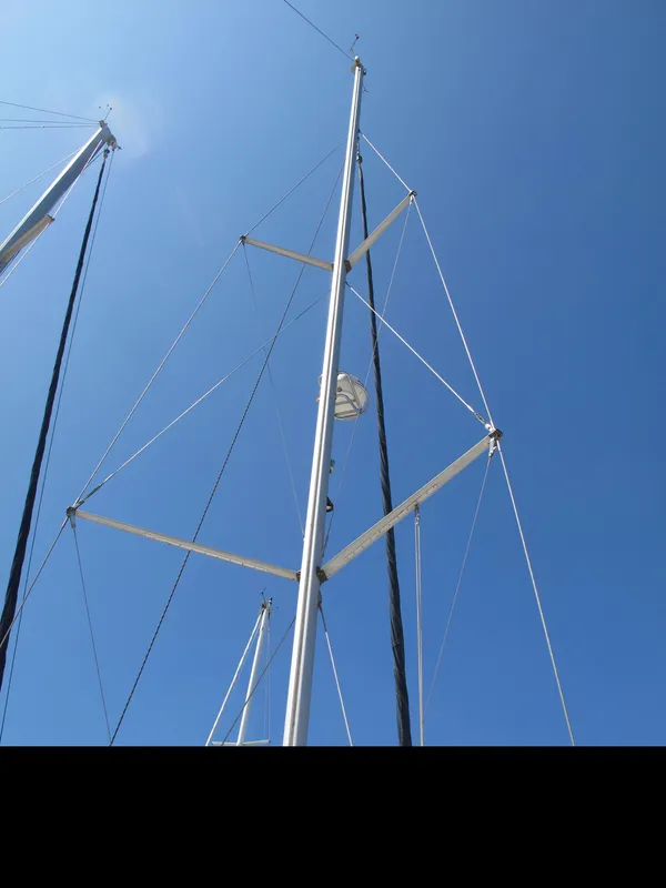 2004 Hunter 44 Deck Salon