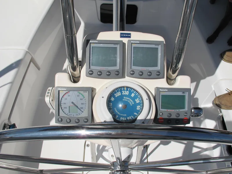 2004 Hunter 44 Deck Salon