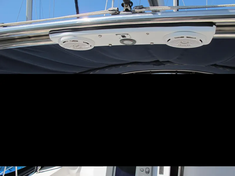 2004 Hunter 44 Deck Salon
