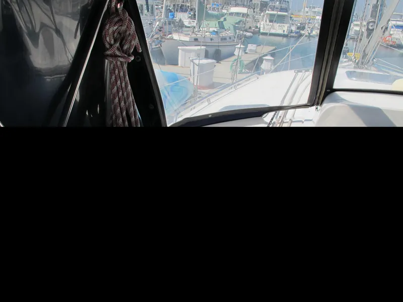 2004 Hunter 44 Deck Salon