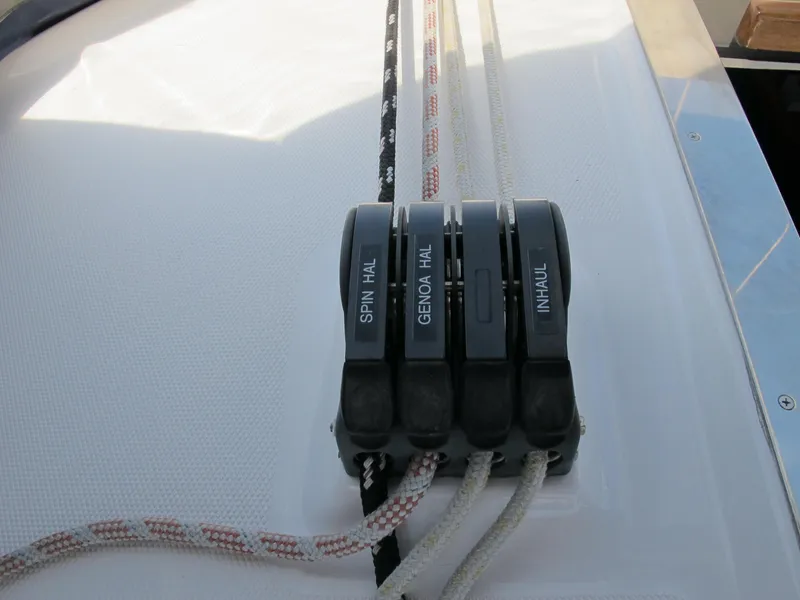 2004 Hunter 44 Deck Salon