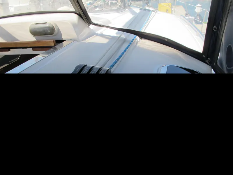 2004 Hunter 44 Deck Salon